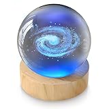 CSL - Nachtlicht 3D Glaskugel – Leuchtende Kristallkugel mit Gravur MIlchstraße – LED Crystal ball - RGB Light Nachtleuchte – K9 Kristall Durchmesser 6 cm – mit Holzsockel - 5V USB Stromversorgung