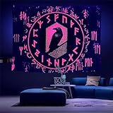 Arsey Wikinger Schwarzlicht Wandteppich UV Reaktiver Rot Meditation Runen Wandtuch Odins Rabe Nordische Mythologie Wandteppiche Im Dunkeln Leuchtend Tapestry Wandbehang Schlafzimmer 150 x130cm