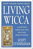 Living Wicca: A Further Guide for the Solitary Practitioner (Llewellyn's Practical Magick) (English Edition)