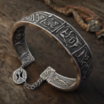 Entdecke das Wikinger Armband Thors Hammer mit Runen und Fuchs – Ein kraftvolles Zeichen nordischer Mythologie für dich